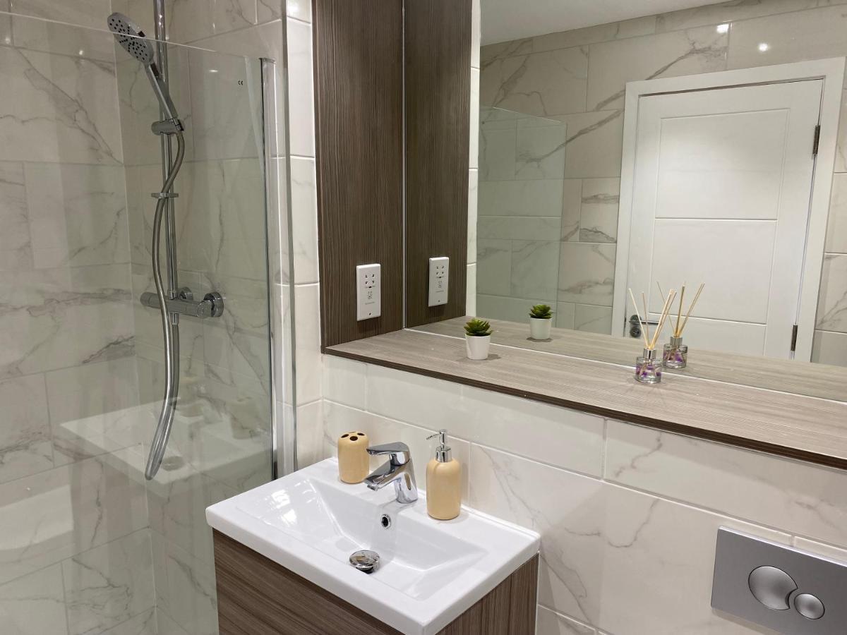 Central Location, Parking, Wi-Fi, Modern Apartment Milton Keynes Exterior photo