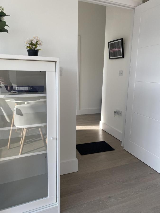 Central Location, Parking, Wi-Fi, Modern Apartment Milton Keynes Exterior photo
