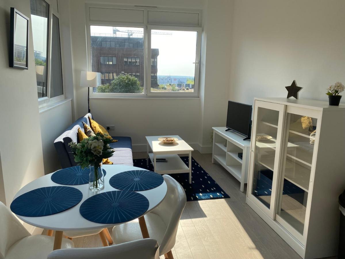 Central Location, Parking, Wi-Fi, Modern Apartment Milton Keynes Exterior photo