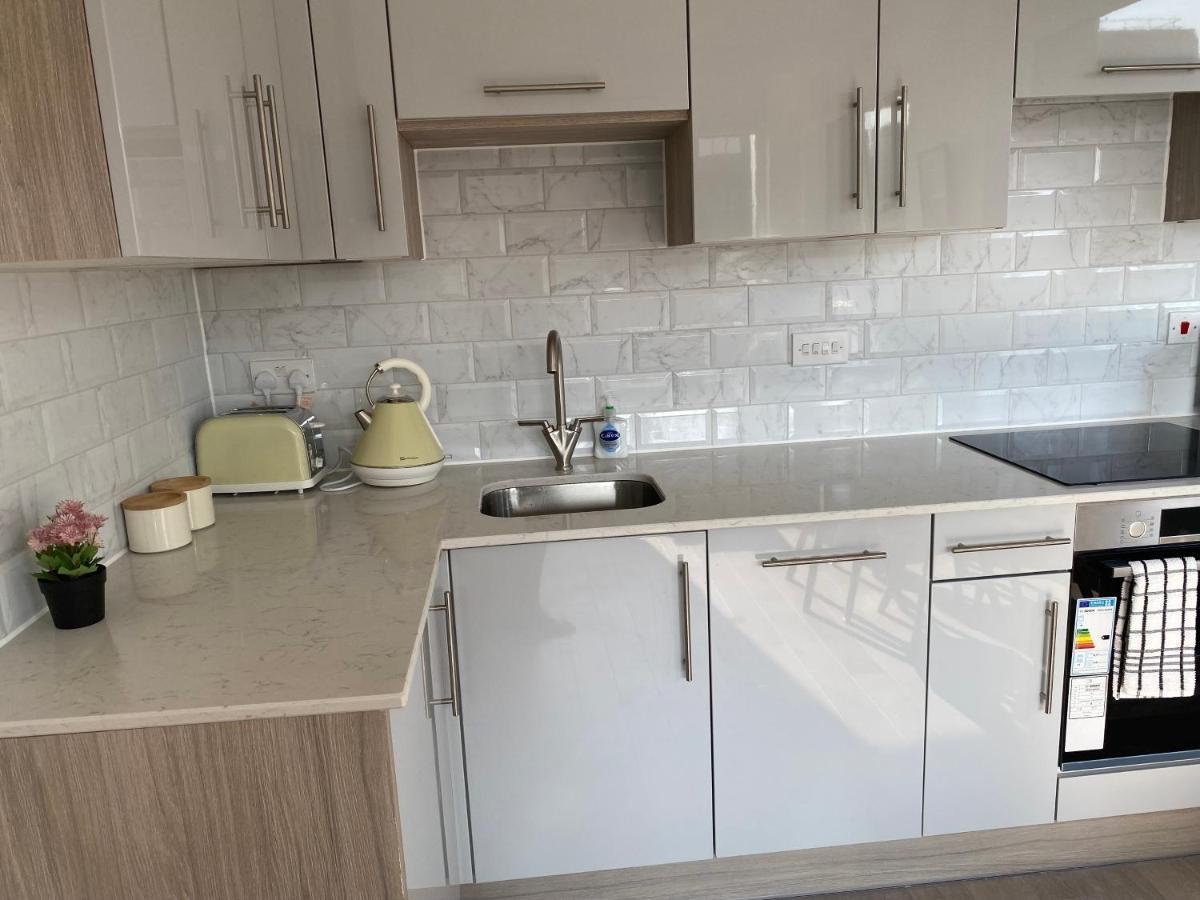Central Location, Parking, Wi-Fi, Modern Apartment Milton Keynes Exterior photo